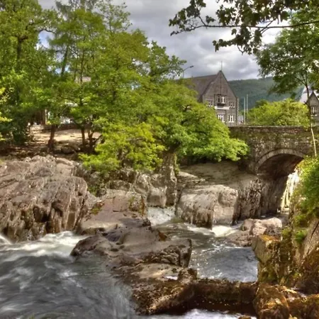 Semi Detached Cottage Snowdonia With Hot Tub Tal-y-Cafn Exterior photo