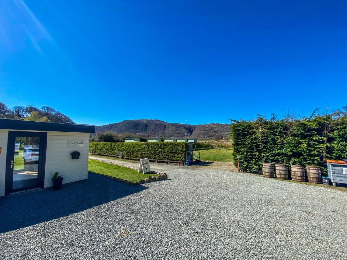 Semi Detached Snowdonia With Hot Tub Tal-y-Cafn