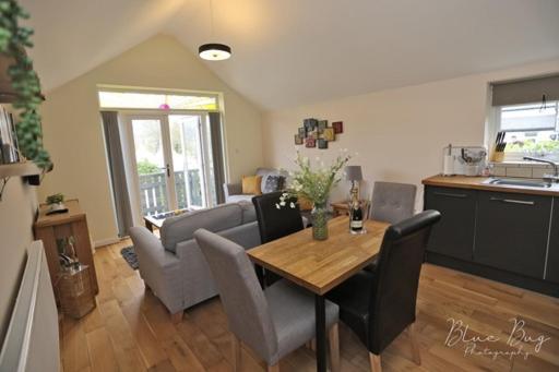 Semi Detached Snowdonia With Hot Tub Tal-y-Cafn