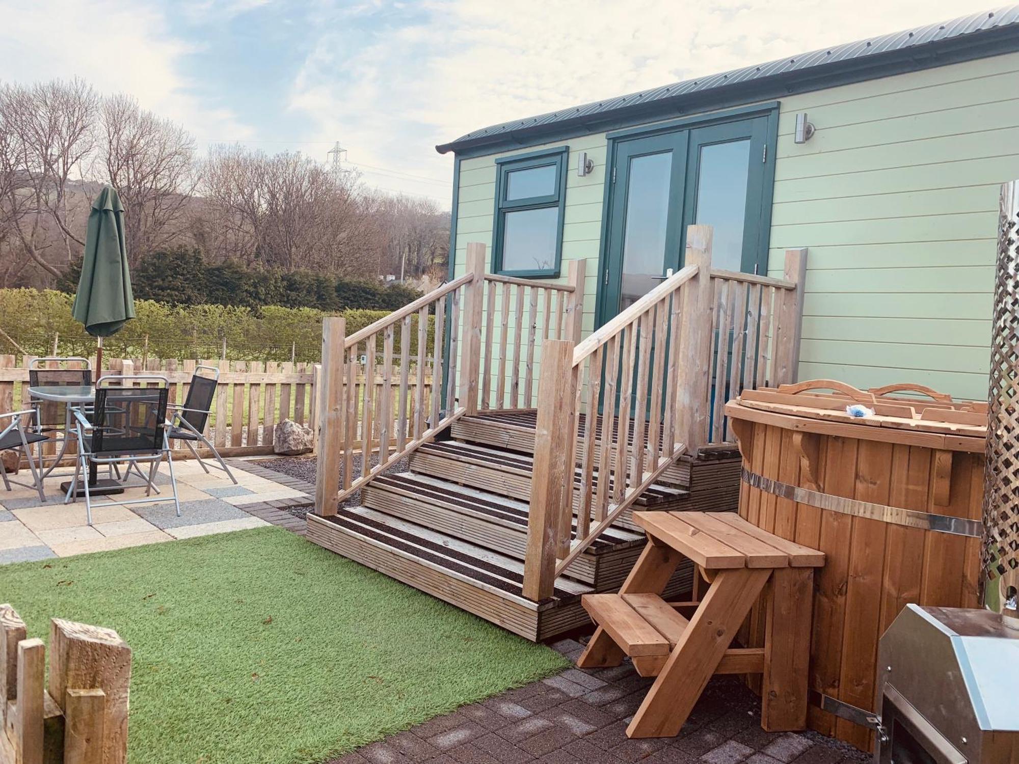 Semi Detached Snowdonia With Hot Tub