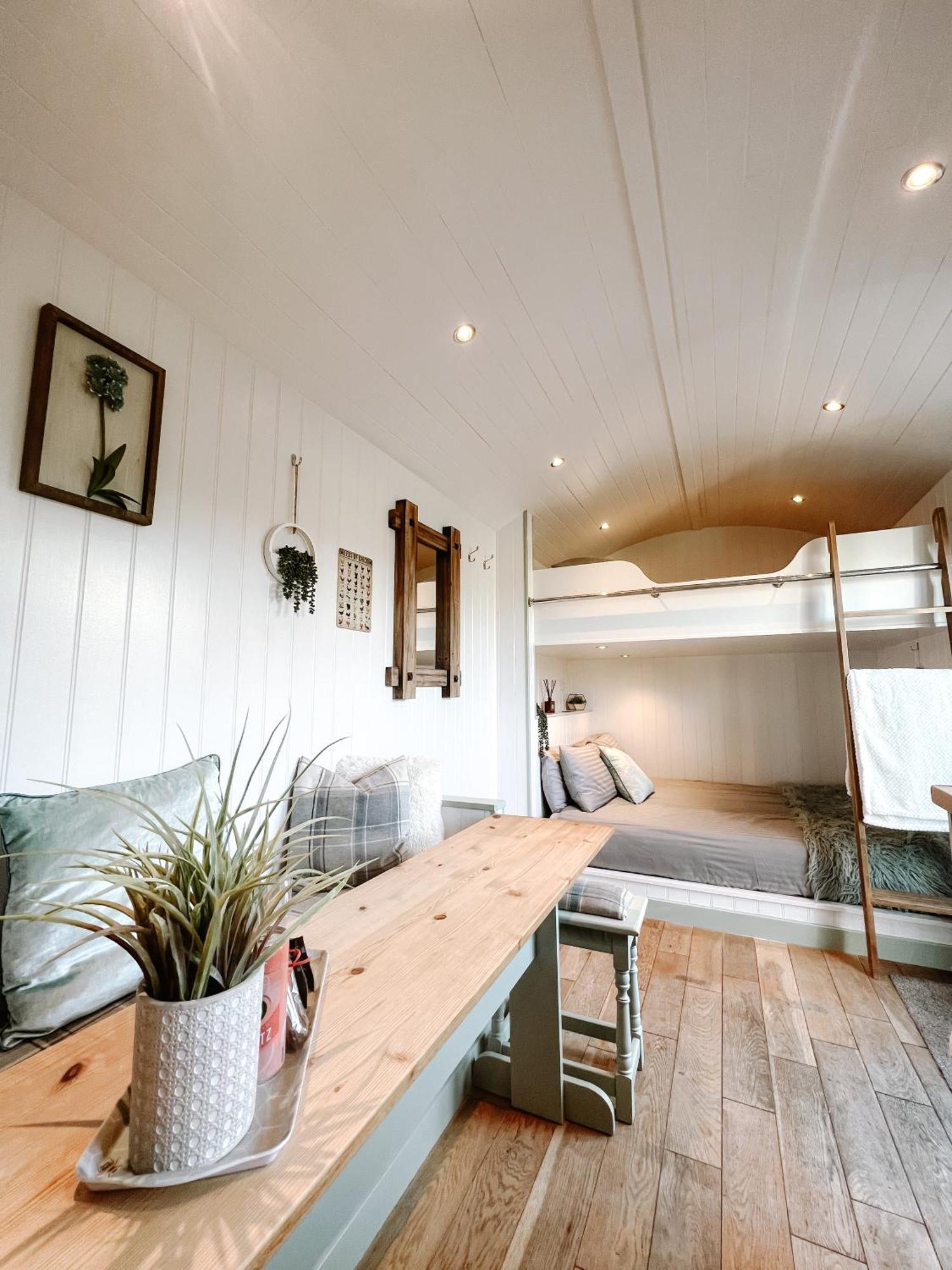 Semi Detached Snowdonia With Hot Tub Holiday home